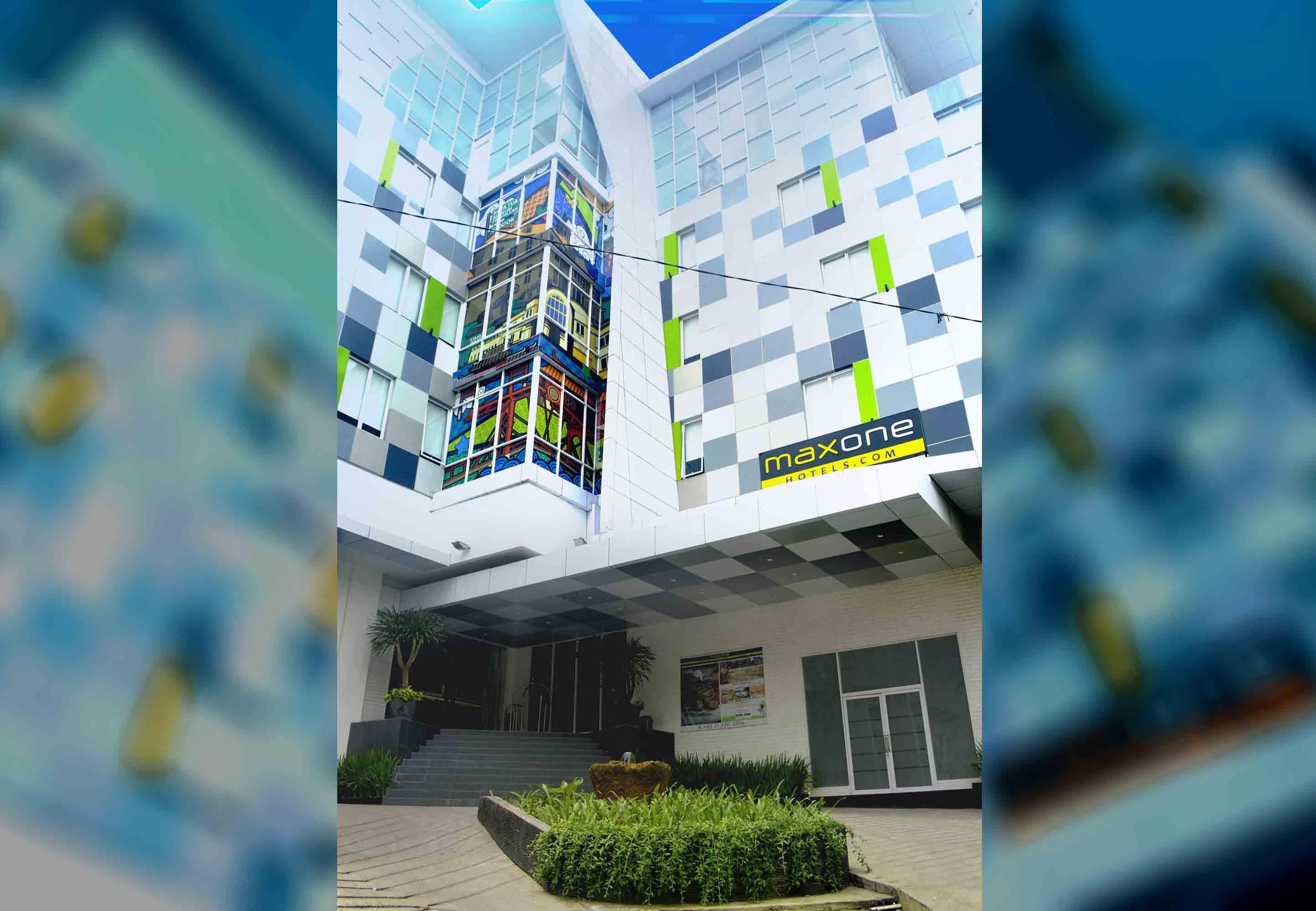 Maxone Signature Glodok Jakarta Hotel Exterior photo