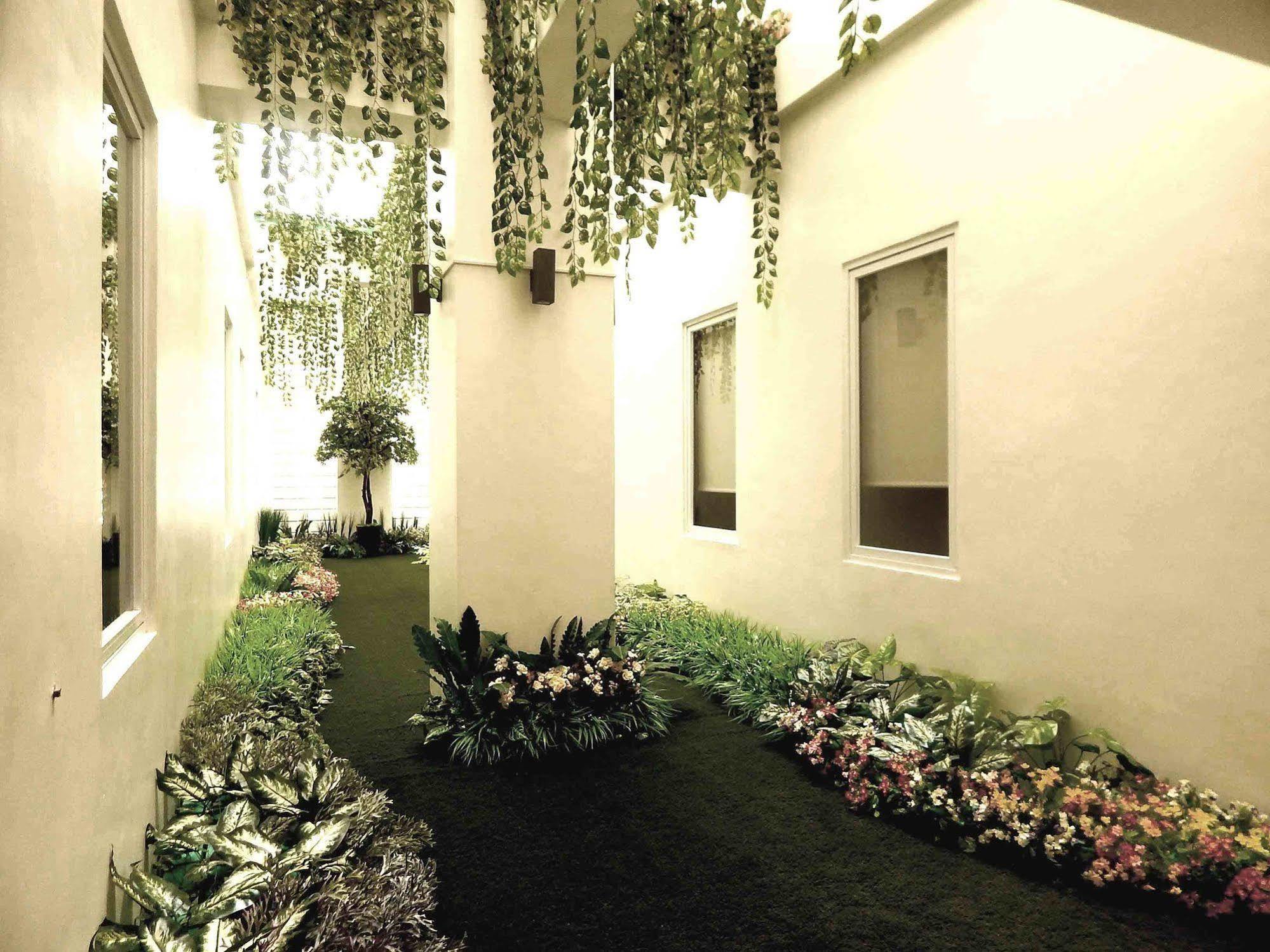 Maxone Signature Glodok Jakarta Hotel Exterior photo